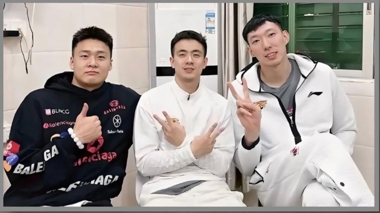 开云体育APP下载-合作过最舒服的后卫？周琦：赵继伟第一赵睿第二 翟晓川：李学林