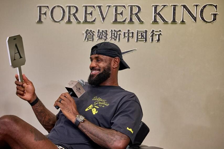 开云-詹姆斯晒成都行活动图集：成都在我心中永远有特别的位置，国王爱你