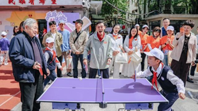 开云体育入口-“沪超”校园赛太燃了:徐寅生陆元盛手把手教小球员,“小版樊振东”有点猛|乒乓|程之|乒乓球|巨鹿|比赛_新浪体育_新浪新闻